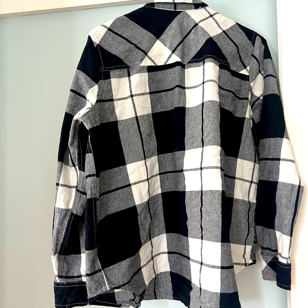 Universal Thread 100% cotton flannel. B & W cool block plaid swatch pattern. M/L